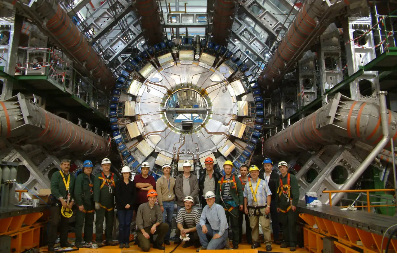 Про фізику частинок і те, чим науковці займаються у ЦЕРНі